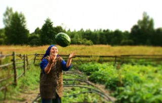 babushka-s-arbuzom