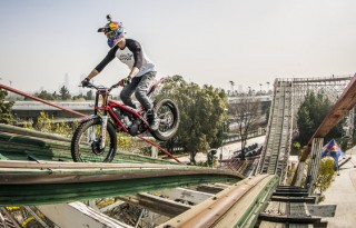 julien-dupont-at-the-amusement-park