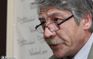 Theatre critic Levon Mutafyan is guest in Yelaket press club